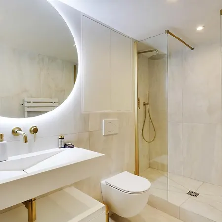 Chic Parisian Retreat 2-bedroom In The Vibrant 10th Arrond * Parigi